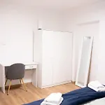Apartment Dora's