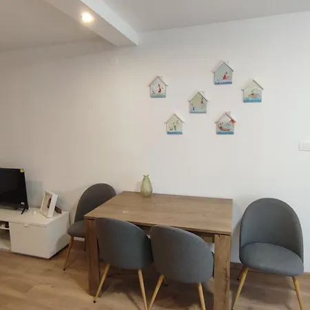 Apartment Dora's *